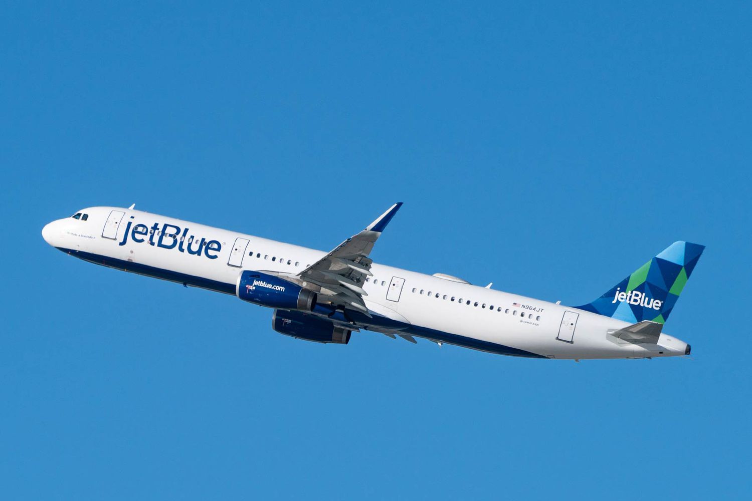 JetBlue Launches New Menu with Delicious Eats in The Sky English