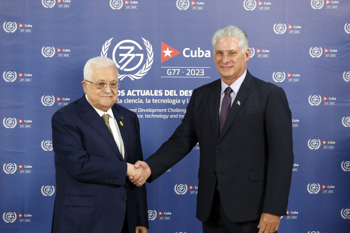 LA HABANA (CUBA).- El Presidente cubano Miguel Diaz-Canel con el Presidente de Palestina Foto/Ernesto Mastrascusa