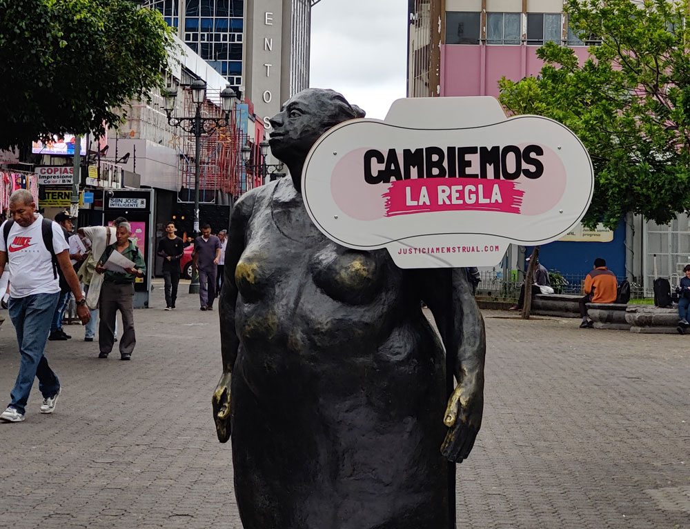 La Chola demonstrates in favor of women’s health and menstrual hygiene