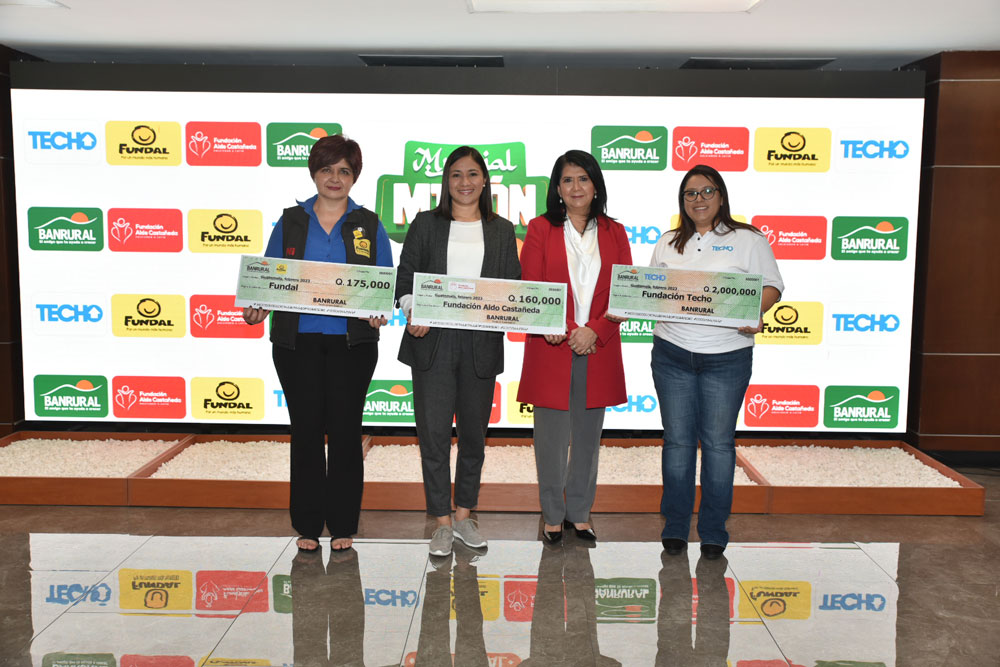 BANRURAL entrega a 3 fundaciones más de Q2 millones producto de su