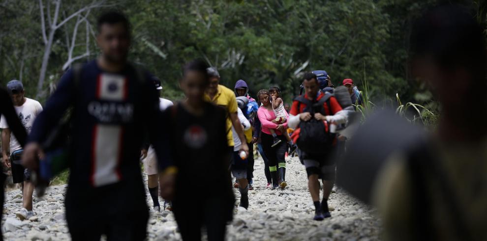 Número Récord De Casi 80 000 Migrantes Cruzaron La Selva Del Darién En