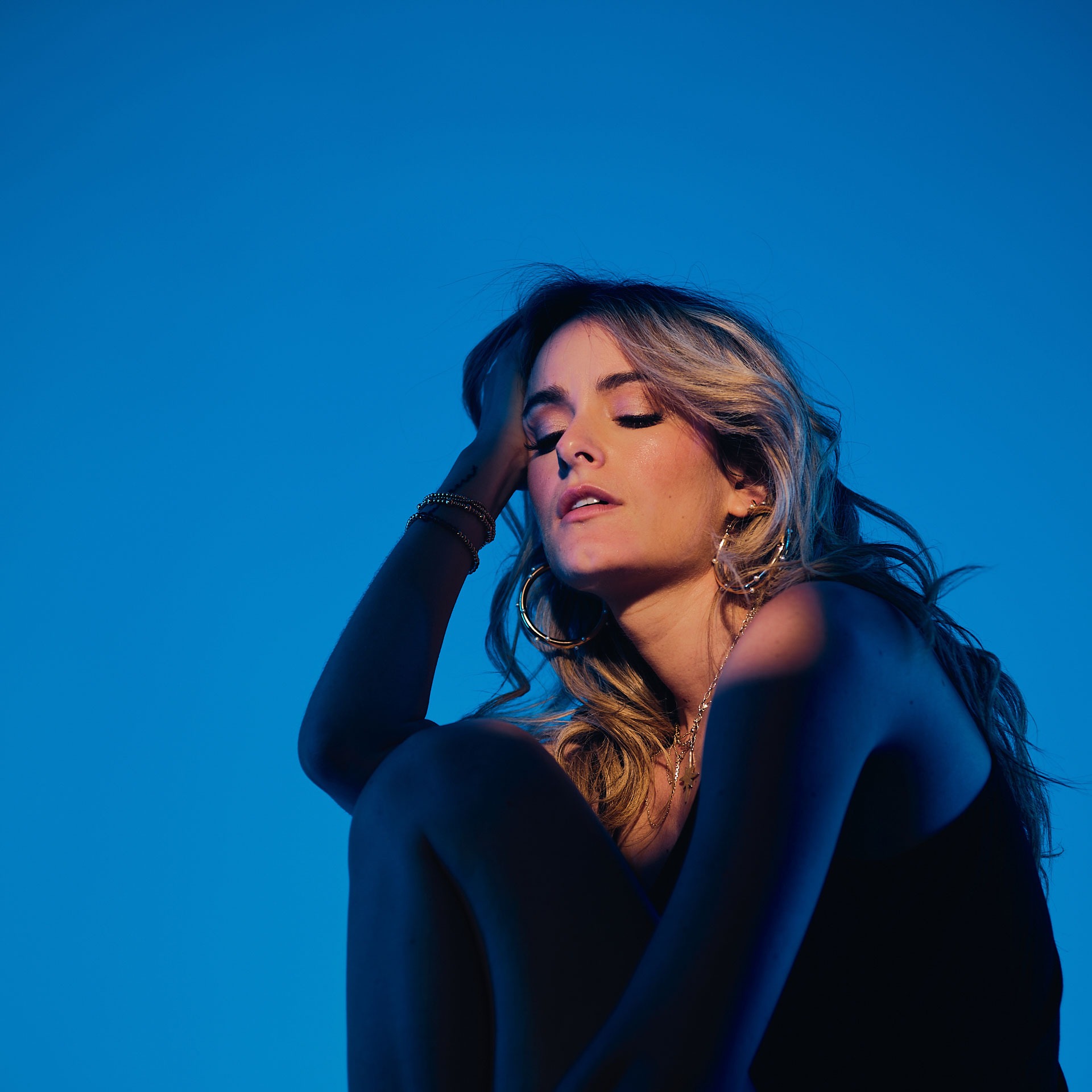 Zelaya lanza “Par de horas” el primer sencillo de su nuevo álbum