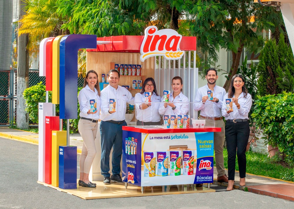 De Izquierda a derecha: Stefanie Chacón, gerente Mercadeo LEN Salsas y Adyacentes B4C CMI Alimentos, Mauricio Sánchez, director R&D CMI alimentos, Ana Lucía López Leu, Gerente R&D Pastas, Atoles y otros, María Alejandra De La Rosa, directora de innovación CMI alimentos, Carlos Ernesto Alvarez, gerente Trade Marketing Categorías y Maria Alejandra García, coordinadora de Mercadeo Salsas y Sazonadores.