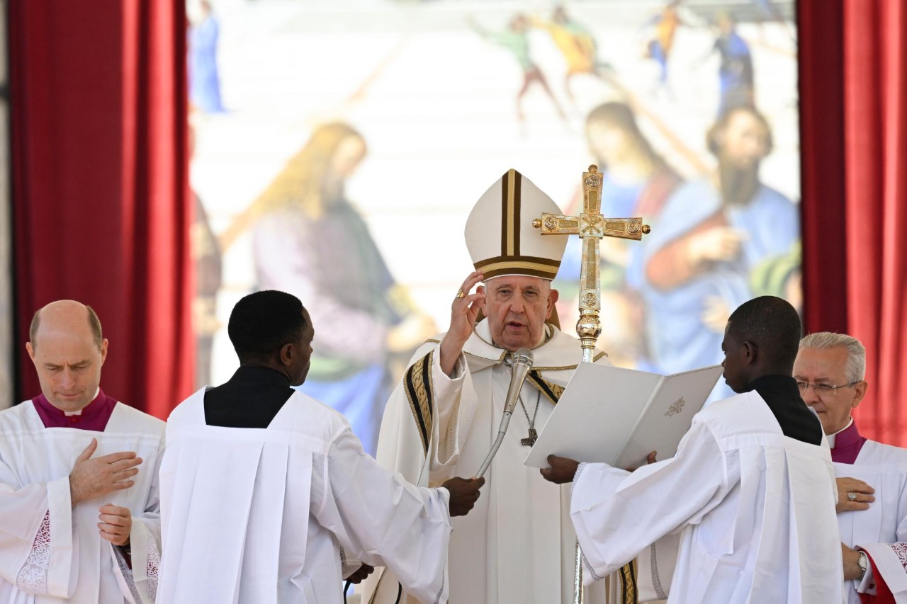 El papa urge al acceso de ayuda a Gaza y la liberación de los rehenes en mensaje de Pascua