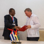 Ministro de Turismo de Cuba, Juan Carlos García Granda y por el embajador de la República de Mozambique en Cuba, Sr. Eliseu Joaquim Machava.
