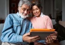 Protegiendo a los adultos mayores del engaño digital