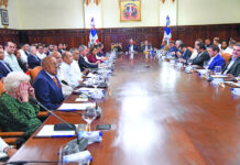 Abinader remueve su Gabinete