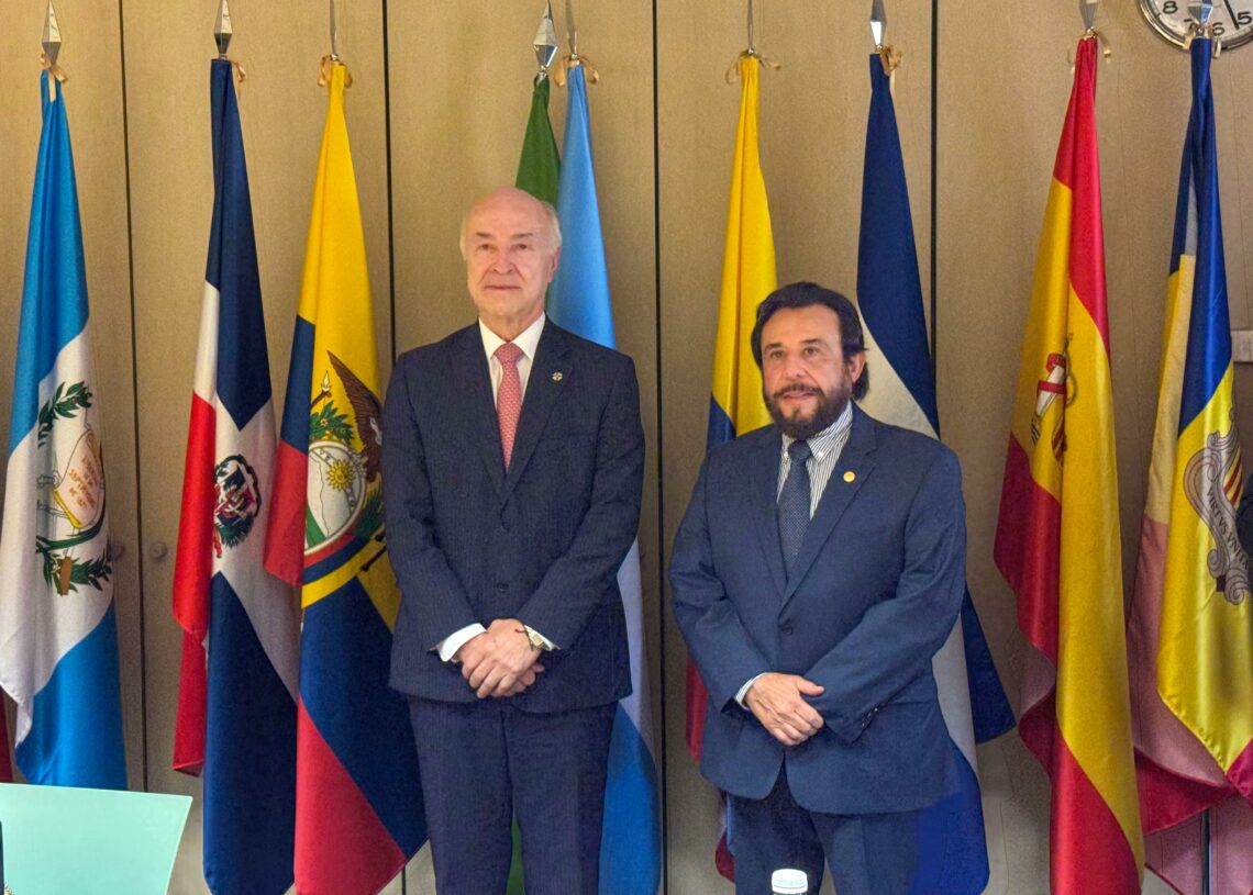 El Salvador fortalece proyecci&oacute;n internacional en justicia y seguridad jur&iacute;dica durante reuni&oacute;n con Secretario General de la COMJIB